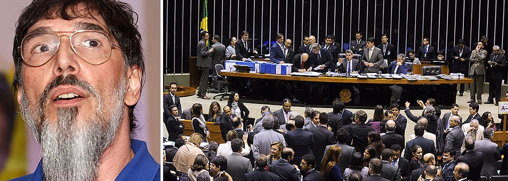 Numa sessão que durou mais de 18 horas, o Congresso Nacional aprovou no fim da madrugada o projeto de lei que altera a Lei de Diretrizes Orçamentárias de 2014, permitindo a revisão da meta de resultado fiscal deste ano; foram 240 votos a favor, na Câmara, e 39 no Senado; com as galerias fechadas, desta vez não houve baderna, mas o Congresso foi visitado por personagens pitorescos, como o cantor Lobão, que tentou liderar um movimento popular contra a votação; tucanos falavam em "crime de responsabilidade" (Foto: Leonardo Attuch) Numa sessão que durou mais de 18 horas, o Congresso Nacional aprovou no fim da madrugada o projeto de lei que altera a Lei de Diretrizes Orçamentárias de 2014, permitindo a revisão da meta de resultado fiscal deste ano; foram 240 votos a favor, na Câmara, e 39 no Senado; com as galerias fechadas, desta vez não houve baderna, mas o Congresso foi visitado por personagens pitorescos, como o cantor Lobão, que tentou liderar um movimento popular contra a votação; tucanos falavam em "crime de responsabilidade"