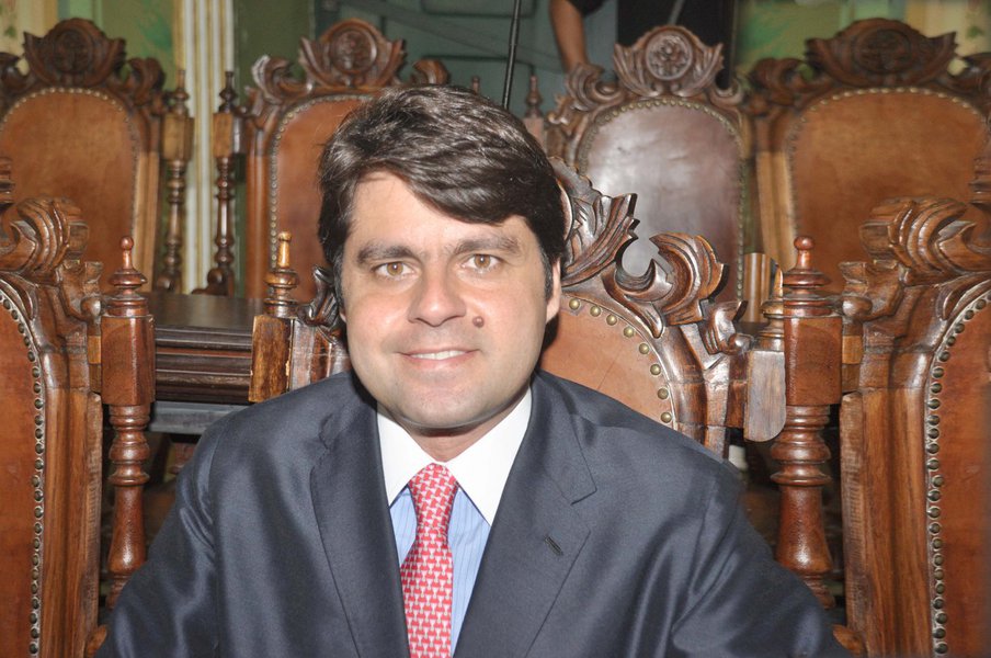 Primeira capital do Brasil, Salvador completou no domingo (29) 466 anos de história; na data comemorativa, vereadores da Câmara Municipal postaram mensagens e vídeos de felicitações em redes sociais; o presidente da Casa, vereador Paulo Câmara (PSDB) - foto, parabenizou a capital baiana com a seguinte nota: "Uma cidade encantadora e singular que vem resistindo a todo esse tempo, merece cada vez mais atenção especial de nós agentes públicos. Parabéns Salvador pelos seus 466 anos" (Foto: Romulo Faro) Primeira capital do Brasil, Salvador completou no domingo (29) 466 anos de história; na data comemorativa, vereadores da Câmara Municipal postaram mensagens e vídeos de felicitações em redes sociais; o presidente da Casa, vereador Paulo Câmara (PSDB) - foto, parabenizou a capital baiana com a seguinte nota: "Uma cidade encantadora e singular que vem resistindo a todo esse tempo, merece cada vez mais atenção especial de nós agentes públicos. Parabéns Salvador pelos seus 466 anos"