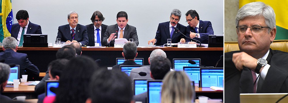 A Comissão Parlamentar de Inquérito (CPI) da Petrobras vai pedir ao procurador-geral da República, Rodrigo Janot, o acesso à lista com os nomes dos 54 indiciados na Operação Lava Jato da Polícia Federal; solicitação consta em um dos 109 requerimentos aprovados nessa quinta-feira, 5, pela comissão; a lista foi entregue por Janot ao Supremo Tribunal Federal na terça-feira, 3; está previsto para esta sexta-feira, 6, a decisão do ministro Teori Zavascki sobre a quebra do sigilo dos nomes (Foto: Aquiles Lins) A Comissão Parlamentar de Inquérito (CPI) da Petrobras vai pedir ao procurador-geral da República, Rodrigo Janot, o acesso à lista com os nomes dos 54 indiciados na Operação Lava Jato da Polícia Federal; solicitação consta em um dos 109 requerimentos aprovados nessa quinta-feira, 5, pela comissão; a lista foi entregue por Janot ao Supremo Tribunal Federal na terça-feira, 3; está previsto para esta sexta-feira, 6, a decisão do ministro Teori Zavascki sobre a quebra do sigilo dos nomes