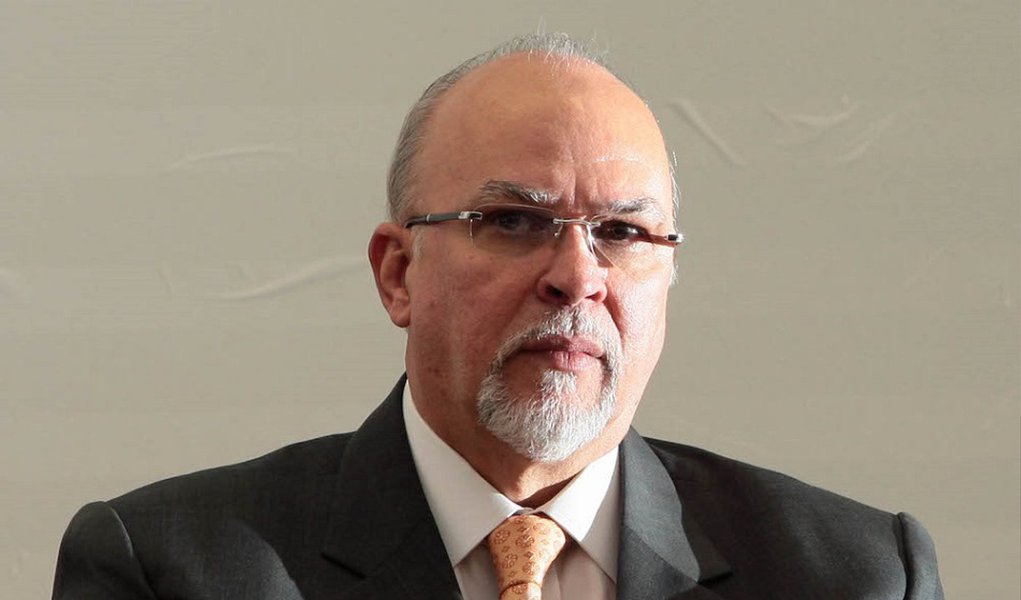 Informação é da defesa de Adarico Negromonte Filho, único investigado na sétima fase da Operação Lava Jato que ainda está foragido; na petição, os advogados reiteraram pedido de revogação da prisão temporária, por entenderam que a concessão de liberdade a Negromonte não impedirá a conclusão das investigações; ele é irmão do ex-ministro das Cidades Mário Negromonte (foto) (Foto: Gisele Federicce) Informação é da defesa de Adarico Negromonte Filho, único investigado na sétima fase da Operação Lava Jato que ainda está foragido; na petição, os advogados reiteraram pedido de revogação da prisão temporária, por entenderam que a concessão de liberdade a Negromonte não impedirá a conclusão das investigações; ele é irmão do ex-ministro das Cidades Mário Negromonte (foto)