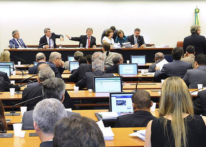 A mudança retroativa da LDO desmoraliza de uma só vez o Congresso, o Orçamento, a Constituição, a Lei de Responsabilidade Fiscal e a própria democracia (Foto: Marcus Pestana) A mudança retroativa da LDO desmoraliza de uma só vez o Congresso, o Orçamento, a Constituição, a Lei de Responsabilidade Fiscal e a própria democracia