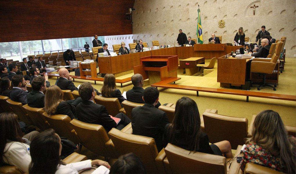O Supremo Tribunal Federal (STF) decidiu nesta quinta (9) suspender o pagamento de pensões vitalícias a ex-governadores do Pará; por 6 votos a 1, a maioria dos ministros entendeu que o benefício criou privilégio injustificado aos ex-agentes públicos; o mesmo entendimento poderá ser aplicado em outras ações que contestam o pagamento a ex-governadores de outros estados (Foto: Valter Lima) O Supremo Tribunal Federal (STF) decidiu nesta quinta (9) suspender o pagamento de pensões vitalícias a ex-governadores do Pará; por 6 votos a 1, a maioria dos ministros entendeu que o benefício criou privilégio injustificado aos ex-agentes públicos; o mesmo entendimento poderá ser aplicado em outras ações que contestam o pagamento a ex-governadores de outros estados