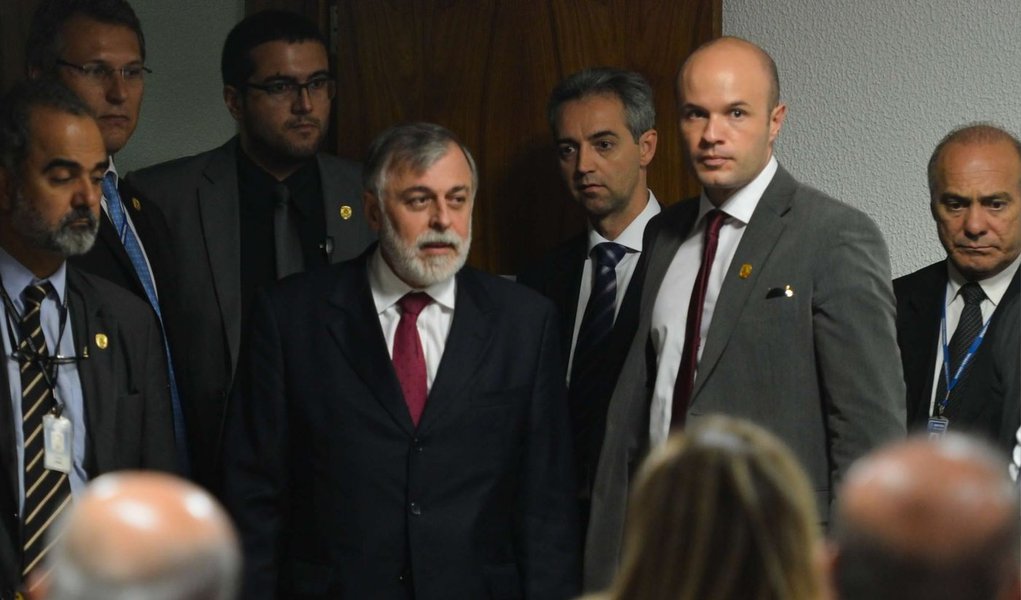 O Ministério Público Federal no Paraná pediu nesta segunda (15) ao juiz federal Sérgio Moro, responsável pelas investigações da Operação Lava Jato, a suspensão, por 60 dias, da ação penal envolvendo parentes do ex-diretor de Abastecimento da Petrobras, Paulo Roberto Costa; de acordo com os procuradores, os acordos de delação premiada celebrados com as filhas e os genros do ex-diretor ainda não foram homologados pela Justiça
(Foto: Valter Lima) O Ministério Público Federal no Paraná pediu nesta segunda (15) ao juiz federal Sérgio Moro, responsável pelas investigações da Operação Lava Jato, a suspensão, por 60 dias, da ação penal envolvendo parentes do ex-diretor de Abastecimento da Petrobras, Paulo Roberto Costa; de acordo com os procuradores, os acordos de delação premiada celebrados com as filhas e os genros do ex-diretor ainda não foram homologados pela Justiça