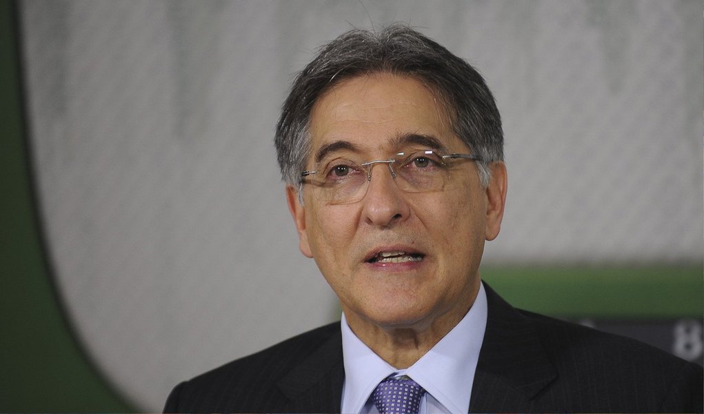 Com o objetivo de aumentar a participação popular na gestão, o governador Fernando Pimentel constituiu a Comissão Permanente de Revisão e Simplificação da Legislação Tributária do Estado de Minas Gerais; a comissão, criada no âmbito das Secretarias de Estado de Casa Civil e de Relações Institucionais (Seccri) e de Fazenda (SEF), surge com o propósito de desenvolver estudos, propostas e pesquisas para aperfeiçoar o sistema jurídico-tributário do estado (Foto: Leonardo Lucena) Com o objetivo de aumentar a participação popular na gestão, o governador Fernando Pimentel constituiu a Comissão Permanente de Revisão e Simplificação da Legislação Tributária do Estado de Minas Gerais; a comissão, criada no âmbito das Secretarias de Estado de Casa Civil e de Relações Institucionais (Seccri) e de Fazenda (SEF), surge com o propósito de desenvolver estudos, propostas e pesquisas para aperfeiçoar o sistema jurídico-tributário do estado