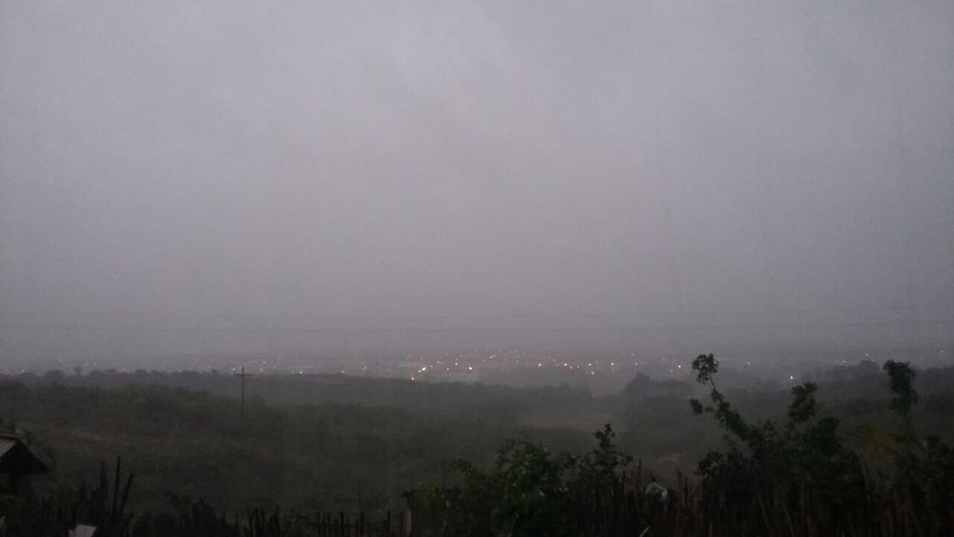 De acordo com a Funceme, em anos anteriores, a média de chuvas era de 432 milímetros. Hoje, dia 10 de março, faltando 20 dias para acabar o trimestre, choveu apenas 203.3 milímetros (Foto: Renata Paiva) De acordo com a Funceme, em anos anteriores, a média de chuvas era de 432 milímetros. Hoje, dia 10 de março, faltando 20 dias para acabar o trimestre, choveu apenas 203.3 milímetros