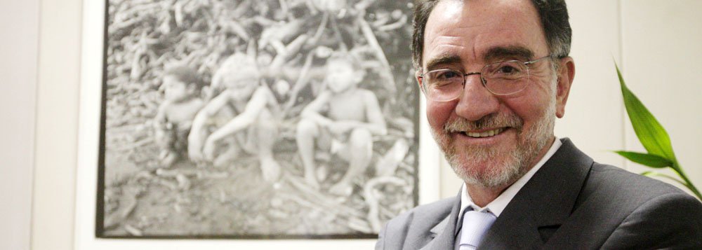 Patrus Ananias, ex-prefeito de Belo Horizonte e um dos responsáveis pela implantação do Bolsa Família, será o novo ministro do Desenvolvimento Agrário; ele deve substituir Miguel Rossetto, que foi deslocado para a Secretaria-Geral da Presidência, onde estava Gilberto Carvalho (Foto: Leonardo Attuch) Patrus Ananias, ex-prefeito de Belo Horizonte e um dos responsáveis pela implantação do Bolsa Família, será o novo ministro do Desenvolvimento Agrário; ele deve substituir Miguel Rossetto, que foi deslocado para a Secretaria-Geral da Presidência, onde estava Gilberto Carvalho