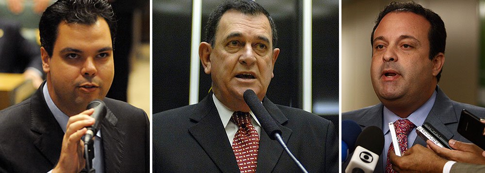 Sob a justificativa de descentralizar os trabalhos, presidente da CPI da Petrorbas, Hugo Motta (PMDB), já teria designado Bruno Covas (PSDB-SP), Arnaldo Faria de Sá (PP-SP) e André Moura (PSC-SE) para serem sub-relatores; aproximação entre o PMDB e a oposição preocupa o governo (Foto: Roberta Namour) Sob a justificativa de descentralizar os trabalhos, presidente da CPI da Petrorbas, Hugo Motta (PMDB), já teria designado Bruno Covas (PSDB-SP), Arnaldo Faria de Sá (PP-SP) e André Moura (PSC-SE) para serem sub-relatores; aproximação entre o PMDB e a oposição preocupa o governo