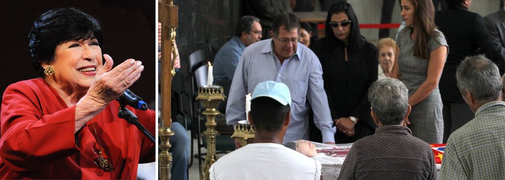 O corpo da cantora e apresentadora Inezita Barroso está sendo velado desde as 6h30 desta segunda-feira, 9, na Assembleia Legislativa de São Paulo e seguirá, às 16h, para o cemitério Gethsemani, no Morumbi, na zona sul da cidade; ela morreu na noite desse domingo, 8, aos 90 anos, vítima de insuficiência respiratória, depois de ficar internada no Hospital Sírio-Libanês desde o dia 19 de fevereiro (Foto: Aquiles Lins) O corpo da cantora e apresentadora Inezita Barroso está sendo velado desde as 6h30 desta segunda-feira, 9, na Assembleia Legislativa de São Paulo e seguirá, às 16h, para o cemitério Gethsemani, no Morumbi, na zona sul da cidade; ela morreu na noite desse domingo, 8, aos 90 anos, vítima de insuficiência respiratória, depois de ficar internada no Hospital Sírio-Libanês desde o dia 19 de fevereiro