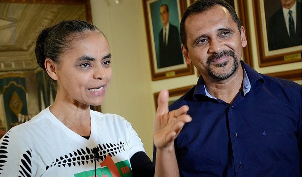 Charles Alcântara, que seria candidato da Rede Sustentabilidade ao governo do Pará caso o partido tivesse sido registrado no TSE, afirma ter sido levado pelo "sopro inspirador" de Marina Silva a apoiar a candidatura do PSB, mas que desde que se tornou candidata, suas declarações "foram em direção aos mercados"; ele diz considerar uma "fraude a pregação de que todos os interesses e todas as forças políticas podem ser conciliados sem conflitos" e constata: "Não, Marina, não posso acompanhá-la nessa jornada" (Foto: Gisele Federicce) Charles Alcântara, que seria candidato da Rede Sustentabilidade ao governo do Pará caso o partido tivesse sido registrado no TSE, afirma ter sido levado pelo "sopro inspirador" de Marina Silva a apoiar a candidatura do PSB, mas que desde que se tornou candidata, suas declarações "foram em direção aos mercados"; ele diz considerar uma "fraude a pregação de que todos os interesses e todas as forças políticas podem ser conciliados sem conflitos" e constata: "Não, Marina, não posso acompanhá-la nessa jornada"