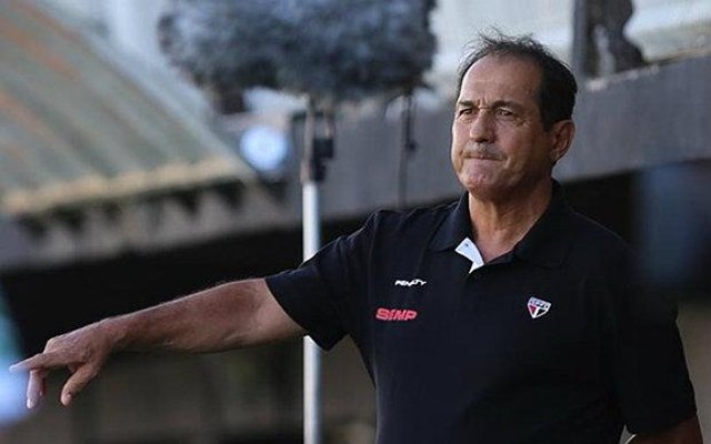 "A gente entrou pelo direito, pelo lado esquerdo, fizemos o possível. Fizemos o que tinha que fazer para ganhar. Essa foi a maior injustiça que eu já vivi no futebol e olha que eu já dirigi em muitos jogos. Foi o nosso melhor tempo de futebol no ano. Fizemos por merecer (a vitória) e não conseguimos",disse o técnico Muricy Ramalho. (Foto: Luis Mauro Queiroz) "A gente entrou pelo direito, pelo lado esquerdo, fizemos o possível. Fizemos o que tinha que fazer para ganhar. Essa foi a maior injustiça que eu já vivi no futebol e olha que eu já dirigi em muitos jogos. Foi o nosso melhor tempo de futebol no ano. Fizemos por merecer (a vitória) e não conseguimos",disse o técnico Muricy Ramalho.