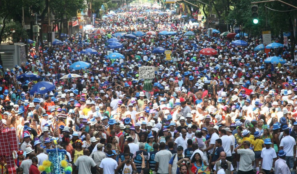 Com menos de um mês para o Carnaval, algumas cidades anunciaram que irão cancelar as festividades por conta da estiagem que atingiu os reservatórios; em Minas Gerais, região famosa pelos blocos de rua, as cidades de Oliveira, Itapecerica, Formiga, Arcos, São Gonçalo do Pará e Cláudio já anunciaram oficialmente o cancelamento da festa (Foto: Gisele Federicce) www.brasil247.com - Com menos de um mês para o Carnaval, algumas cidades anunciaram que irão cancelar as festividades por conta da estiagem que atingiu os reservatórios; em Minas Gerais, região famosa pelos blocos de rua, as cidades de Oliveira, Itapecerica, Formiga, Arcos, São Gonçalo do Pará e Cláudio já anunciaram oficialmente o cancelamento da festa