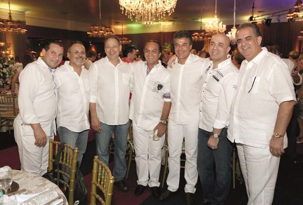 As imagens de Beto Richa com Luiz Abi, Márcio Lima e Marcelo Caramori, em abundância na rede, sugerem que os três não apenas fazem parte do círculo social do governador, mas mantêm relações profundas com ele (Foto: Enio Verri) As imagens de Beto Richa com Luiz Abi, Márcio Lima e Marcelo Caramori, em abundância na rede, sugerem que os três não apenas fazem parte do círculo social do governador, mas mantêm relações profundas com ele