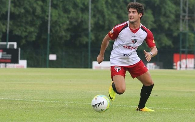 Alexandre Pato durante treino no CT da Barra Funda (Foto: Luis Mauro Queiroz) Alexandre Pato durante treino no CT da Barra Funda