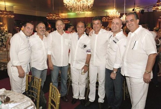 As imagens de Beto Richa com Luiz Abi, Márcio Lima e Marcelo Caramori, em abundância na rede, sugerem que os três não apenas fazem parte do círculo social do governador, mas mantêm relações profundas com ele (Foto: Enio Verri) As imagens de Beto Richa com Luiz Abi, Márcio Lima e Marcelo Caramori, em abundância na rede, sugerem que os três não apenas fazem parte do círculo social do governador, mas mantêm relações profundas com ele
