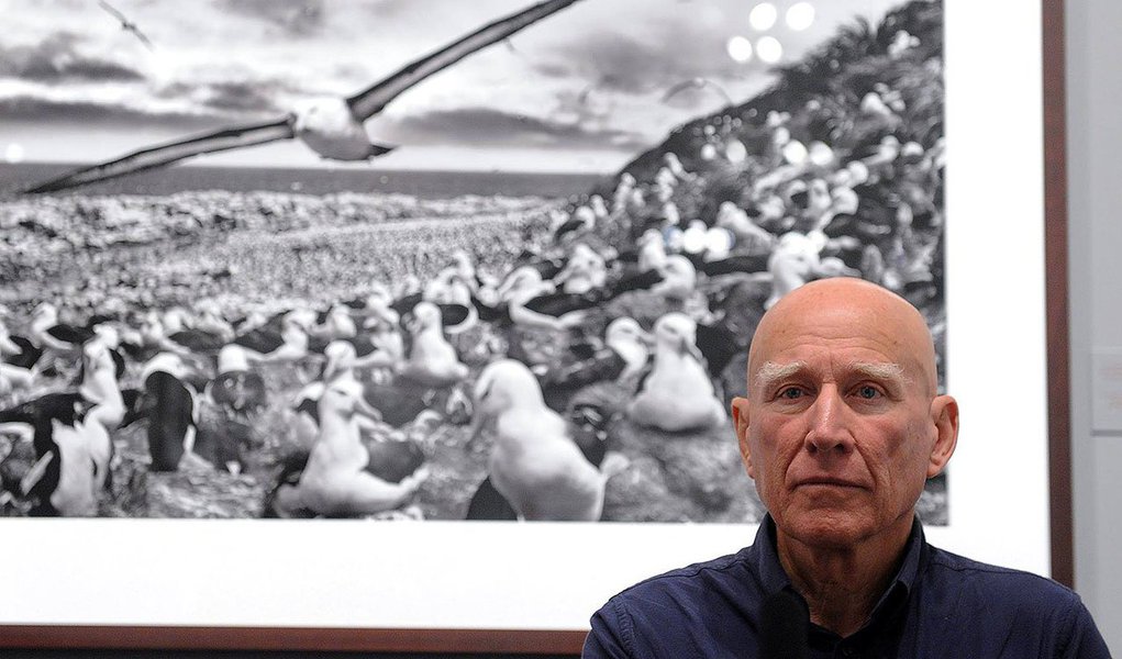 Para o renomado fotógrafo brasileiro, "pela primeira vez, os que estão no governo não são os mesmos que dominam os meios de comunicação"; esse é o motivo, segundo ele, pelo qual hoje há informações sobre corrupção; "Pela primeira vez, os corruptores estão pagando. Antes, só alguns intermediários eram acusados de corrupção", afirmou (Foto: Gisele Federicce) Para o renomado fotógrafo brasileiro, "pela primeira vez, os que estão no governo não são os mesmos que dominam os meios de comunicação"; esse é o motivo, segundo ele, pelo qual hoje há informações sobre corrupção; "Pela primeira vez, os corruptores estão pagando. Antes, só alguns intermediários eram acusados de corrupção", afirmou