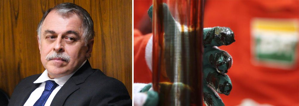 "O ex-diretor de Abastecimento da companhia, Paulo Roberto Costa... fez declarações que, se verdadeiras, podem impactar potencialmente as demonstrações contábeis da companhia", disse a Petrobras em anúncio publicado em jornais nesta segunda-feira (Foto: Gisele Federicce) "O ex-diretor de Abastecimento da companhia, Paulo Roberto Costa... fez declarações que, se verdadeiras, podem impactar potencialmente as demonstrações contábeis da companhia", disse a Petrobras em anúncio publicado em jornais nesta segunda-feira