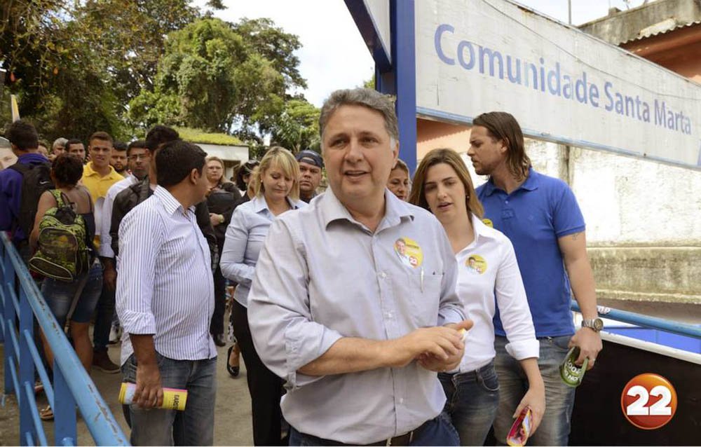 Candidato ao governo do Rio informou que vai processar as Organizações Globo pela publicação de uma frase atribuída a ele "totalmente fora de contexto"; "Garotinho se compara a Jesus Cristo", diz título de reportagem no site do jornal O Globo; deputado disse ainda que não vai mais "conceder nenhuma entrevista a esses mentirosos de plantão"
(Foto: Leonardo Lucena) Candidato ao governo do Rio informou que vai processar as Organizações Globo pela publicação de uma frase atribuída a ele "totalmente fora de contexto"; "Garotinho se compara a Jesus Cristo", diz título de reportagem no site do jornal O Globo; deputado disse ainda que não vai mais "conceder nenhuma entrevista a esses mentirosos de plantão"