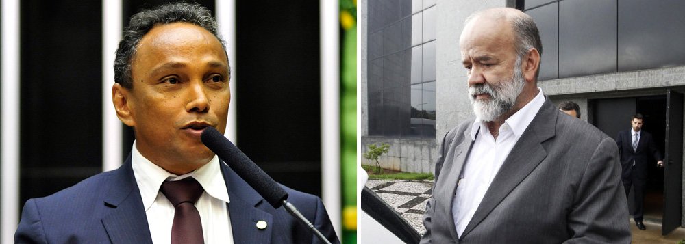O líder do PT na Câmara Federal, Sibá Machado (AC), disse que os companheiros de partido que pedem a saída do tesoureiro da legenda João Vaccari Neto, "estão fora do eixo"; quem diz isso está fora do eixo. O petista que disser isso está fora do eixo. Isso é um absurdo e será uma pré-condenação. Ele só sai se provarem alguma coisa. Se está com a consciência tranquila, é o que basta", disse (Foto: Paulo Emílio) O líder do PT na Câmara Federal, Sibá Machado (AC), disse que os companheiros de partido que pedem a saída do tesoureiro da legenda João Vaccari Neto, "estão fora do eixo"; quem diz isso está fora do eixo. O petista que disser isso está fora do eixo. Isso é um absurdo e será uma pré-condenação. Ele só sai se provarem alguma coisa. Se está com a consciência tranquila, é o que basta", disse