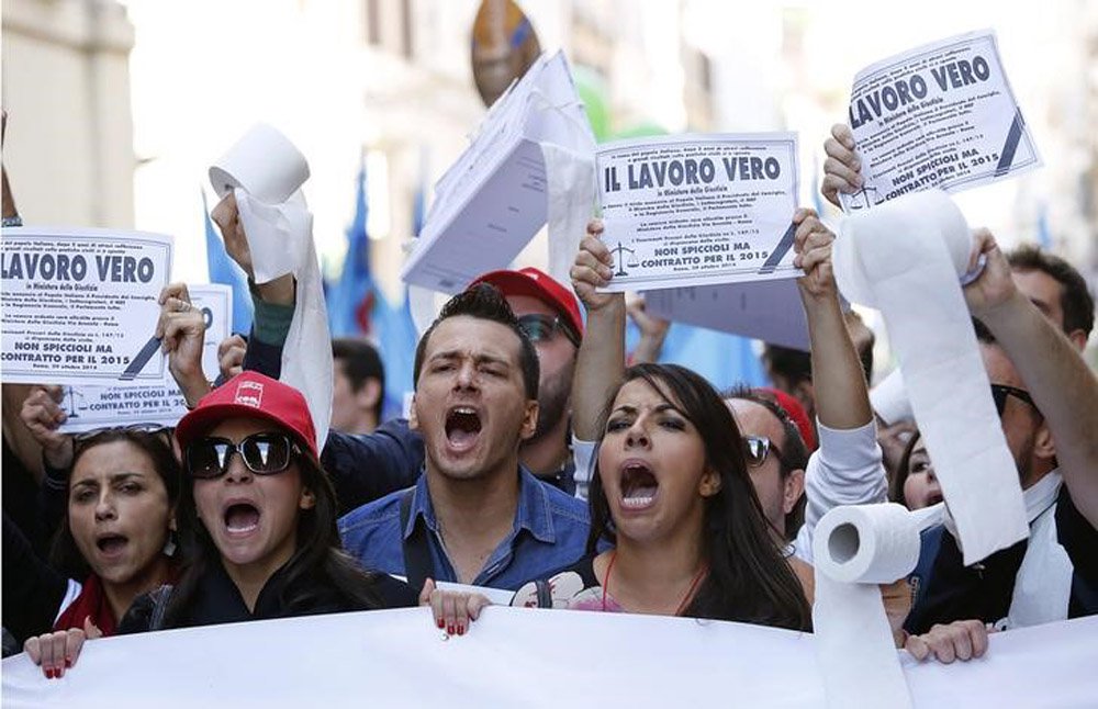 Protesto organizado por sindicatos de funcionários públicos no centro de Roma. 8/11/2014. REUTERS/Remo Casilli (Foto: Gisele Federicce) Protesto organizado por sindicatos de funcionários públicos no centro de Roma. 8/11/2014. REUTERS/Remo Casilli