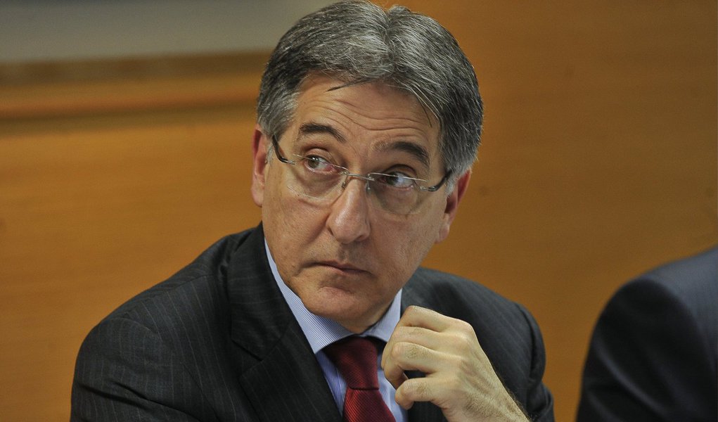 A Procuradoria Regional Eleitoral do Estado apresentou uma ação de investigação judicial eleitoral contra o governador eleito de Minas Gerais, Fernando Pimentel (PT), e seu vice, o deputado federal Antônio Andrade (PMDB); PGE alega irregularidades na prestação de contas (Foto: Leonardo Lucena) A Procuradoria Regional Eleitoral do Estado apresentou uma ação de investigação judicial eleitoral contra o governador eleito de Minas Gerais, Fernando Pimentel (PT), e seu vice, o deputado federal Antônio Andrade (PMDB); PGE alega irregularidades na prestação de contas