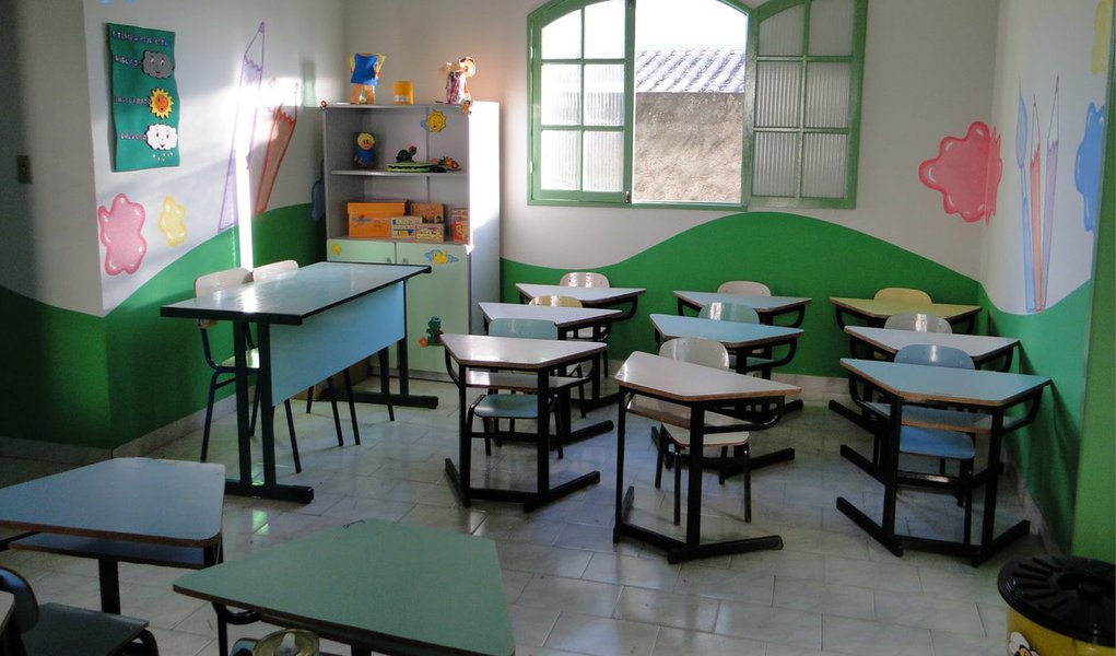 As vagas em creches conveniadas na cidade do Rio de Janeiro deverão seguir os mesmos critérios de matrículas das escolas da rede pública, a partir do ano letivo de 2015, por decisão da 3ª Promotoria de Justiça de Tutela Coletiva de Proteção à Educação da Capital; a pena a ser aplicada à prefeitura pelo descumprimento da ordem judicial é de multa diária no valor de R$ 10 mil (Foto: Leonardo Lucena) As vagas em creches conveniadas na cidade do Rio de Janeiro deverão seguir os mesmos critérios de matrículas das escolas da rede pública, a partir do ano letivo de 2015, por decisão da 3ª Promotoria de Justiça de Tutela Coletiva de Proteção à Educação da Capital; a pena a ser aplicada à prefeitura pelo descumprimento da ordem judicial é de multa diária no valor de R$ 10 mil