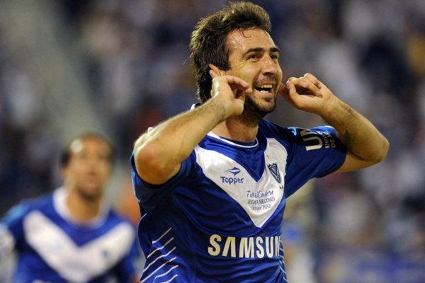 Pratto já passou por Boca Júniors-ARG, e teve empréstimos em times como Tigre-ARG, Lyn da Noruega, Genoa da Itália, onde não foi bem, Union Santa Fé, também da Argentina e Universidad Católica-CHI, onde venceu o Campeonato Chileno em 2010 e 2012, além da Supercopa Argentina e outros mais dois títulos (Foto: Luis Mauro Queiroz) Pratto já passou por Boca Júniors-ARG, e teve empréstimos em times como Tigre-ARG, Lyn da Noruega, Genoa da Itália, onde não foi bem, Union Santa Fé, também da Argentina e Universidad Católica-CHI, onde venceu o Campeonato Chileno em 2010 e 2012, além da Supercopa Argentina e outros mais dois títulos
