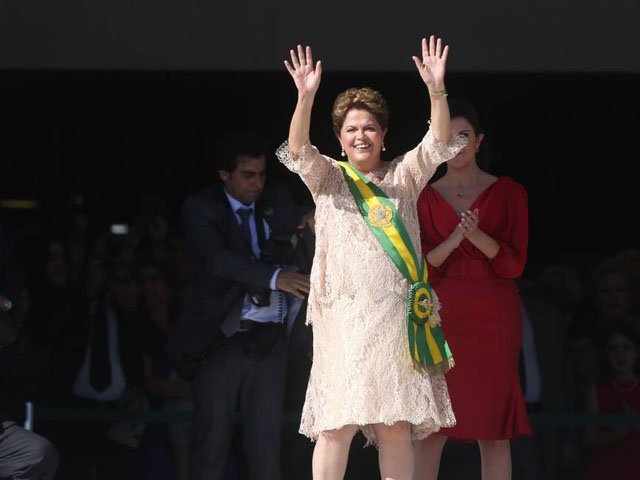 A comandante Dilma precisa urgentemente entrar na cabine, controlar essa crise e, colocar o Brasil novamente no rumo certo (Foto: Ricardo Fonseca) A comandante Dilma precisa urgentemente entrar na cabine, controlar essa crise e, colocar o Brasil novamente no rumo certo