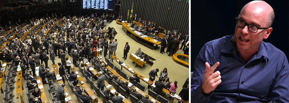 Filósofo Vladimir Safatle critica a regulamentação da terceirização: “Os 324 deputados que votaram a favor da lei que irá destruir o seu emprego não representam o povo. Eles representam os empresários que pagam suas campanhas e são comandados por um presidente da Câmara que entrará para a história como aquele que permitiu os trabalhadores brasileiros serem fuzilados em um conflito no qual eles, cada vez mais sem defesas, caminham para o aprofundamento de sua espoliação” (Foto: Roberta Namour) Filósofo Vladimir Safatle critica a regulamentação da terceirização: “Os 324 deputados que votaram a favor da lei que irá destruir o seu emprego não representam o povo. Eles representam os empresários que pagam suas campanhas e são comandados por um presidente da Câmara que entrará para a história como aquele que permitiu os trabalhadores brasileiros serem fuzilados em um conflito no qual eles, cada vez mais sem defesas, caminham para o aprofundamento de sua espoliação”