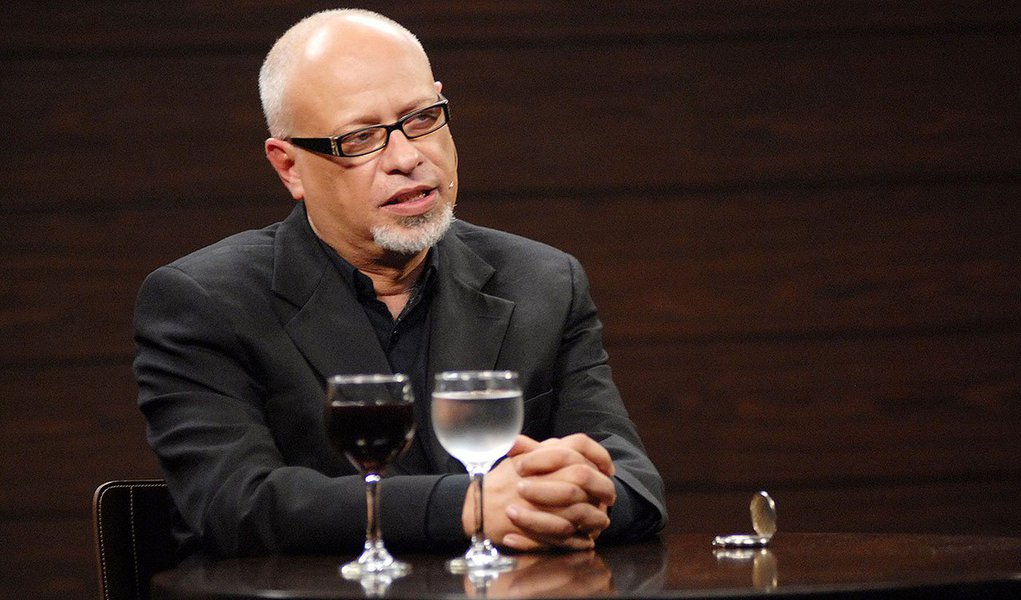 Segundo o "filósofo" Luiz Felipe Pondé, “o fato da eleição para presidente ter sido decidida por alguns poucos votos a favor dos bolivarianos não implica que o lado derrotado veja a vencedora como sua representante legítima, ainda que legal”; “a polarização do debate deve continuar, e se aprofundar. Sem trégua. Do contrário, o PT ficará no poder mil anos” (Foto: Roberta Namour) www.brasil247.com - Segundo o "filósofo" Luiz Felipe Pondé, “o fato da eleição para presidente ter sido decidida por alguns poucos votos a favor dos bolivarianos não implica que o lado derrotado veja a vencedora como sua representante legítima, ainda que legal”; “a polarização do debate deve continuar, e se aprofundar. Sem trégua. Do contrário, o PT ficará no poder mil anos”
