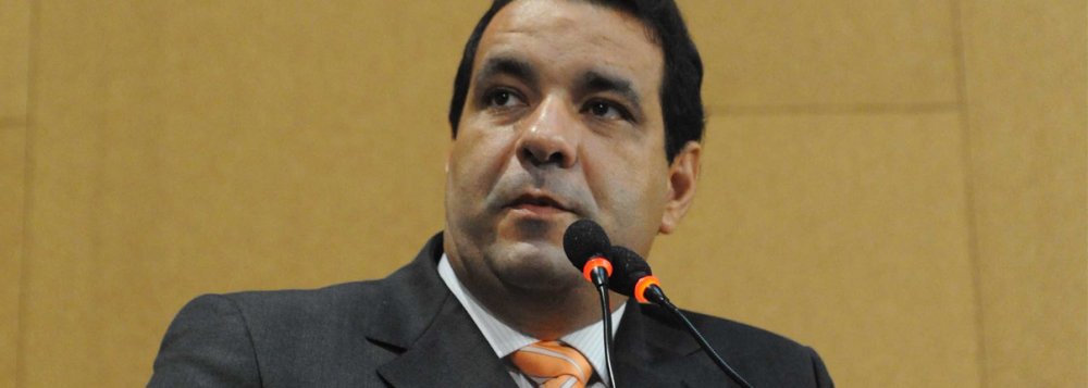Presidente da Comissão de Saúde e Saneamento Básico da Assembleia Legislativa da Bahia (AL-BA), o deputado Alan Sanches (PSD) anunciou a criação da 'Ouvidoria da Saúde' na Casa para "abrir mais um canal de diálogo em prol de uma saúde pública de melhor qualidade no estado"; "Para que seja aberto, de fato, mais um canal de comunicação com o cidadão baiano que vem passando por inúmeras dificuldades no setor, que ainda tem muito a melhorar", diz o parlamentar (Foto: Romulo Faro) Presidente da Comissão de Saúde e Saneamento Básico da Assembleia Legislativa da Bahia (AL-BA), o deputado Alan Sanches (PSD) anunciou a criação da 'Ouvidoria da Saúde' na Casa para "abrir mais um canal de diálogo em prol de uma saúde pública de melhor qualidade no estado"; "Para que seja aberto, de fato, mais um canal de comunicação com o cidadão baiano que vem passando por inúmeras dificuldades no setor, que ainda tem muito a melhorar", diz o parlamentar