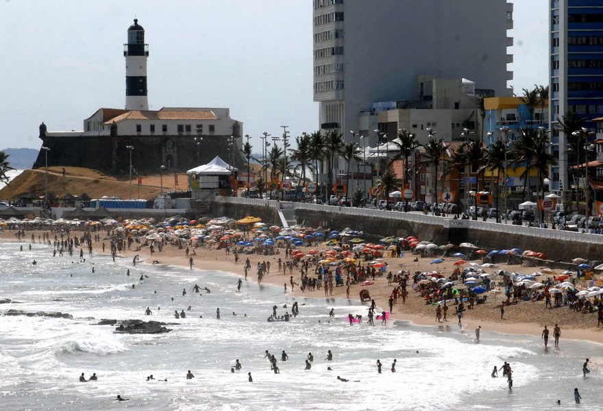 Pesquisa de sondagem divulgada pelo Ministério do Turismo mostra que Salvador está entre os destinos mais desejados pelos brasileiros para este verão; de acordo com a pesquisa mensal Sondagem do Consumidor - Intenção de Viagem, realizada em novembro pelo Ministério do Turismo, entre os destinos turísticos de sol e praia no Nordeste do país, Salvador e Porto Seguro têm a preferência nacional para viagens de férias e final de ano (Foto: Romulo Faro) Pesquisa de sondagem divulgada pelo Ministério do Turismo mostra que Salvador está entre os destinos mais desejados pelos brasileiros para este verão; de acordo com a pesquisa mensal Sondagem do Consumidor - Intenção de Viagem, realizada em novembro pelo Ministério do Turismo, entre os destinos turísticos de sol e praia no Nordeste do país, Salvador e Porto Seguro têm a preferência nacional para viagens de férias e final de ano