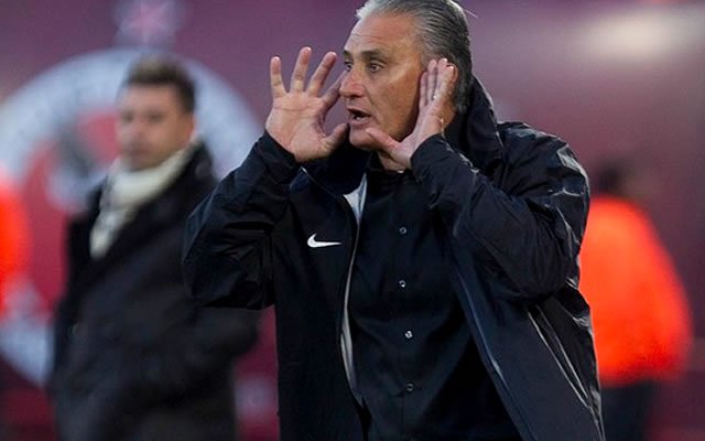 "Eu não tenho proposta de nenhuma das duas equipes. Existem muitas especulações, por conta desse momento de especulação. Claro que eu sei que a partir do momento que houver uma eleição e um término de campeonato, isso vai existir", afirmou Tite. (Foto: Luis Mauro Queiroz) "Eu não tenho proposta de nenhuma das duas equipes. Existem muitas especulações, por conta desse momento de especulação. Claro que eu sei que a partir do momento que houver uma eleição e um término de campeonato, isso vai existir", afirmou Tite.