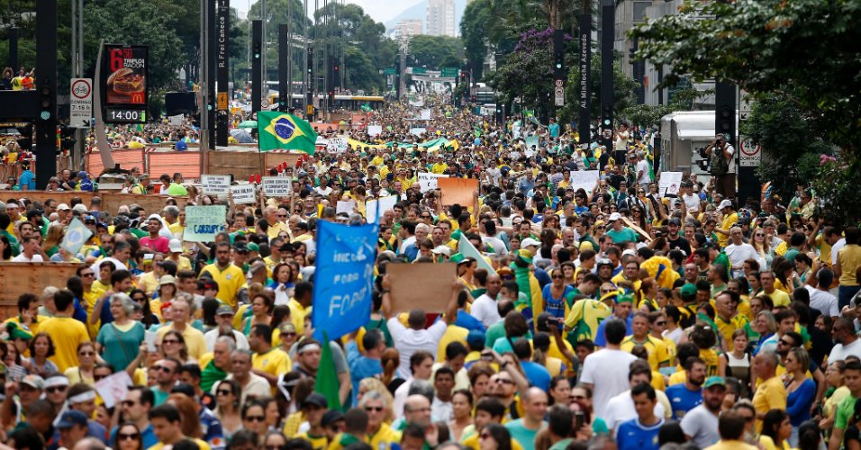 O direito de as pessoas dizerem o que pensam também é meu, e exerço-o para repudiar quem sustentou, no dia 15, um cartaz com a aberração "basta de Paulo Freire" (Foto: Elvino Bohn Gass) O direito de as pessoas dizerem o que pensam também é meu, e exerço-o para repudiar quem sustentou, no dia 15, um cartaz com a aberração "basta de Paulo Freire"