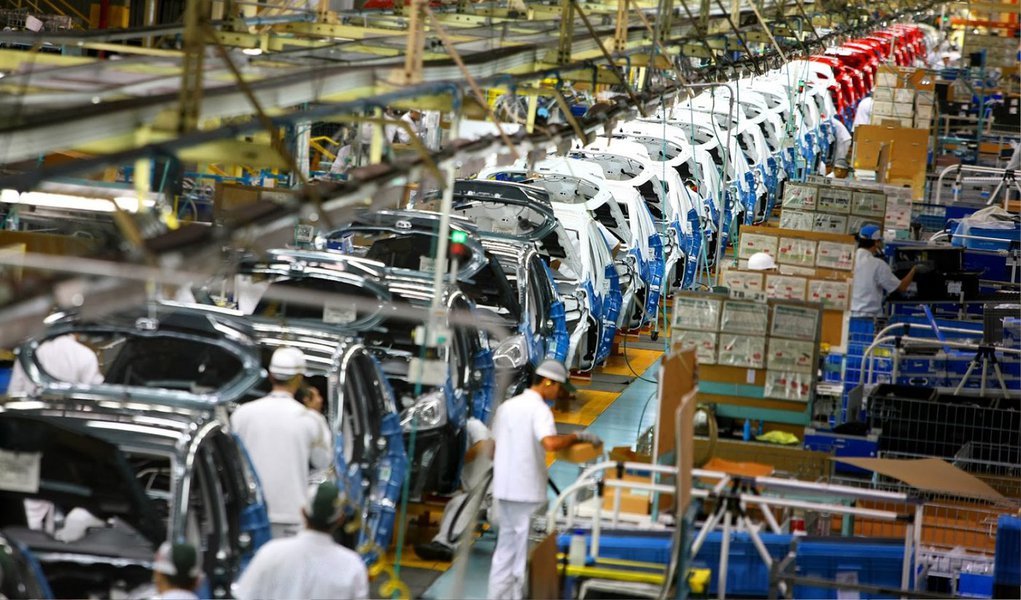No acumulado dos primeiros quatro meses de 2015, foram produzidos 881,7 mil veículos, 17,5% menos do que de janeiro a abril do ano passado (1,068 milhão); resultado para abril é o pior em oito anos (Foto: Gisele Federicce) No acumulado dos primeiros quatro meses de 2015, foram produzidos 881,7 mil veículos, 17,5% menos do que de janeiro a abril do ano passado (1,068 milhão); resultado para abril é o pior em oito anos