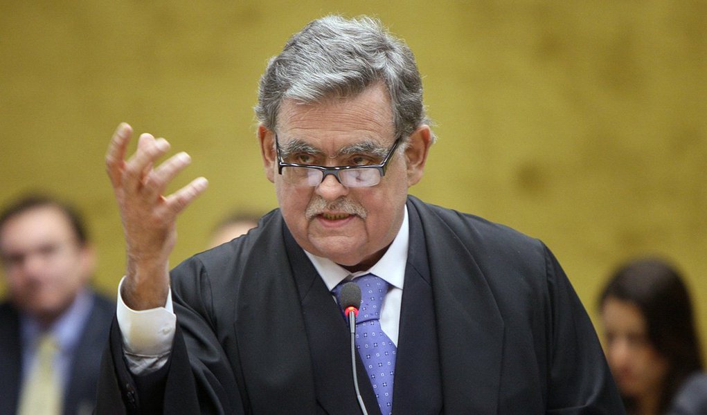 Declaração é do criminalista Antônio Cláudio Mariz de Oliveira, advogado do vice-presidente da Camargo Correa na Lava Jato, em entrevista ao portal GGN; para ele, há uma intrínseca relação entre a condução dos jornais para divulgar o caso com a tomada de decisões do juiz Sergio Moro; a mídia tem sido "porta voz da cultura punitiva", diz; "A mídia está ajudando, ou até substituindo, um juiz no ato de julgar" (Foto: Gisele Federicce) Declaração é do criminalista Antônio Cláudio Mariz de Oliveira, advogado do vice-presidente da Camargo Correa na Lava Jato, em entrevista ao portal GGN; para ele, há uma intrínseca relação entre a condução dos jornais para divulgar o caso com a tomada de decisões do juiz Sergio Moro; a mídia tem sido "porta voz da cultura punitiva", diz; "A mídia está ajudando, ou até substituindo, um juiz no ato de julgar"