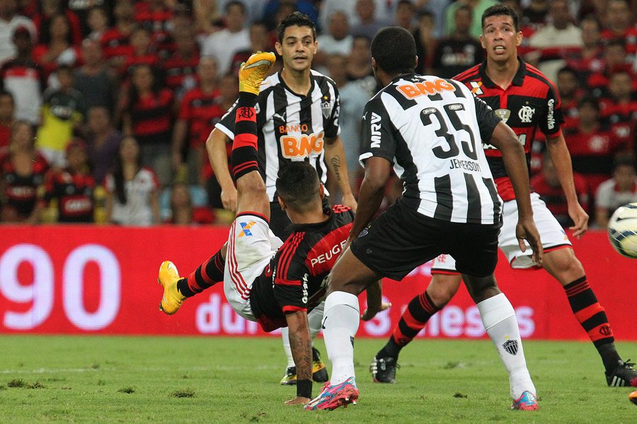 Em jogos válidos pela trigésima quinta rodada do Brasileirão, o Palmeiras reabriu o seu estádio perdendo por 2 a 0 para o Sport e o Atlético-MG goleou o desinteressado Flamengo por 4 a 0 no Independência. (Foto: Luis Mauro Queiroz) Em jogos válidos pela trigésima quinta rodada do Brasileirão, o Palmeiras reabriu o seu estádio perdendo por 2 a 0 para o Sport e o Atlético-MG goleou o desinteressado Flamengo por 4 a 0 no Independência.