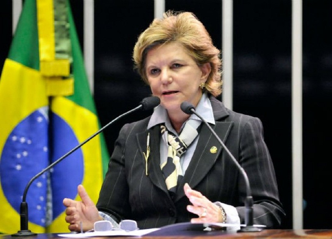 "A senadora pediu 30 dias para decidir se vai se filiar ao PSB e este prazo está vencendo. Abrimos todas as portas do partido e só depende agora dela", afirma o empresário Vanderlan Cardoso, que comanda o PSB em Goiás; senadora entrou em conflito com o PSDB e tucanos de Goiás ainda tentam segurá-la no PSDB (Foto: José Barbacena) "A senadora pediu 30 dias para decidir se vai se filiar ao PSB e este prazo está vencendo. Abrimos todas as portas do partido e só depende agora dela", afirma o empresário Vanderlan Cardoso, que comanda o PSB em Goiás; senadora entrou em conflito com o PSDB e tucanos de Goiás ainda tentam segurá-la no PSDB