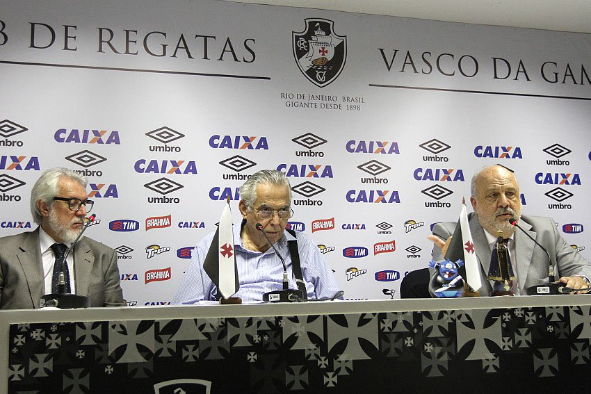 "É uma satisfação representar essa marca Vasco da Gama, agradeço aos torcedores pela aprovação. Quero, com toda a minha simplicidade, vontade de vencer, quero abraçar esse projeto com toda a minha força", afirmou Doriva (Foto: Luis Mauro Queiroz) "É uma satisfação representar essa marca Vasco da Gama, agradeço aos torcedores pela aprovação. Quero, com toda a minha simplicidade, vontade de vencer, quero abraçar esse projeto com toda a minha força", afirmou Doriva