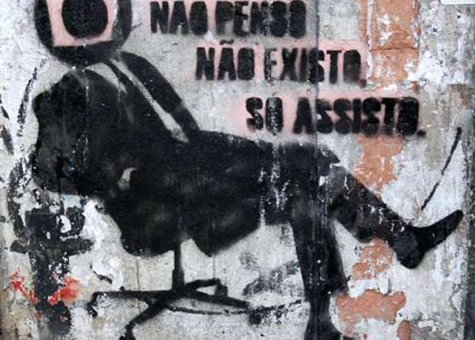 Grandes grupos de comunicação estão agora disputando espaço na rede em condições iguais com qualquer outro estabelecido ou que queira se estabelecer. A questão é a capacidade instalada de produzir conteúdo. Pequenas equipes podem gerar grandes negócios (Foto: Laurez Cerqueira) Grandes grupos de comunicação estão agora disputando espaço na rede em condições iguais com qualquer outro estabelecido ou que queira se estabelecer. A questão é a capacidade instalada de produzir conteúdo. Pequenas equipes podem gerar grandes negócios