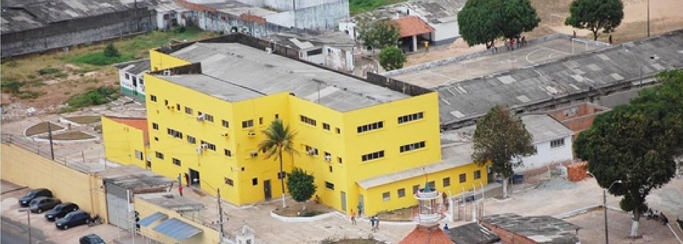 Um monitor que presta serviços à Sejap) do Maranhão foi baleado durante um tumulto no Complexo Penitenciário de Pedrinhas, em São Luís (MA); as primeiras informações dão conta de que o tiro foi disparado por um dos presos; três detentos também se feriram durante a confusão; só este ano, 14 detentos já foram mortos no interior da unidade
(Foto: Leonardo Lucena) Um monitor que presta serviços à Sejap) do Maranhão foi baleado durante um tumulto no Complexo Penitenciário de Pedrinhas, em São Luís (MA); as primeiras informações dão conta de que o tiro foi disparado por um dos presos; três detentos também se feriram durante a confusão; só este ano, 14 detentos já foram mortos no interior da unidade