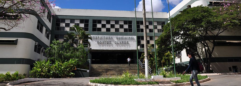 Na operação estão sendo investigadas prefeituras, postos de gasolina e casas de empresários no município; mais de 400 pessoas estão empenhadas na investigação nesta quinta-feira; a sede administrativa do município de Montes Claros, no norte do estado, foi interditada por uma hora pela polícia civíl (Foto: Luis Mauro Queiroz) Na operação estão sendo investigadas prefeituras, postos de gasolina e casas de empresários no município; mais de 400 pessoas estão empenhadas na investigação nesta quinta-feira; a sede administrativa do município de Montes Claros, no norte do estado, foi interditada por uma hora pela polícia civíl