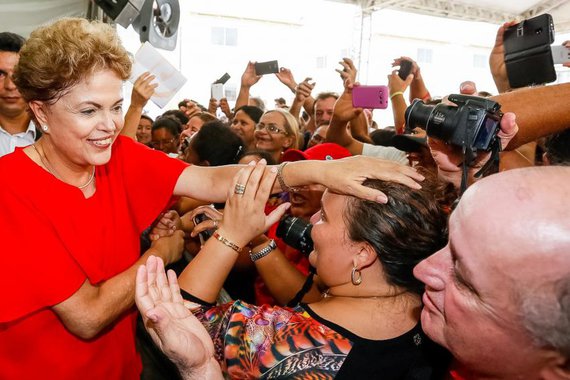 Se o país vive uma crise - e é o que faz parecer as declarações dos ministros Miguel Rossetto e José Eduardo Cardozo - o brasileiro precisa encontrar no governo a imagem de quem come feijão com a arroz como se fosse um príncipe (Foto: Sócrates Santana) Se o país vive uma crise - e é o que faz parecer as declarações dos ministros Miguel Rossetto e José Eduardo Cardozo - o brasileiro precisa encontrar no governo a imagem de quem come feijão com a arroz como se fosse um príncipe
