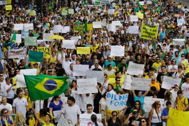 O impeachment vai voltar pra casa mesmo antes das manifestações de 15 de março. Porque são poucos os que têm algo a perder que entrariam nesta aventura (Foto: Renato Rovai) O impeachment vai voltar pra casa mesmo antes das manifestações de 15 de março. Porque são poucos os que têm algo a perder que entrariam nesta aventura