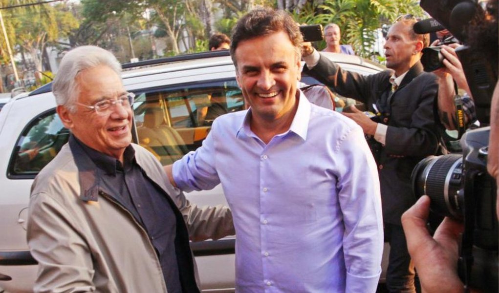 Candidato à Presidência pelo PSDB, Aécio Neves, disse nesta terça (2) ser favorável à criminalização de atos de discriminação contra homossexuais; “A meu ver, a homofobia deve sim ser tratada como crime”, ele também defendeu a união civil entre pessoas do mesmo sexo; “A união entre pessoas do mesmo sexo já tem uma definição do Supremo Tribunal Federal, não há que se fazer qualquer questionamento em relação a isso”, acrescentou (Foto: Valter Lima) Candidato à Presidência pelo PSDB, Aécio Neves, disse nesta terça (2) ser favorável à criminalização de atos de discriminação contra homossexuais; “A meu ver, a homofobia deve sim ser tratada como crime”, ele também defendeu a união civil entre pessoas do mesmo sexo; “A união entre pessoas do mesmo sexo já tem uma definição do Supremo Tribunal Federal, não há que se fazer qualquer questionamento em relação a isso”, acrescentou