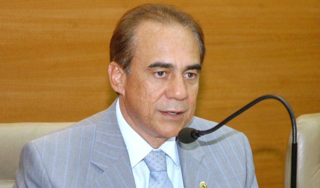 O deputado estadual Venâncio Fonseca (PP) acaba de receber alta médica do Hospital São Lucas; o parlamentar dará continuidade a sua recuperação em sua residência; ele sofreu um acidente automobilístico na última sexta-feira (27), na BR 235, nas proximidades do município de Areia Branca, quando conduzia seu veículo para sua residência, em São Domingos; “Agradeço o carinho de todos. Estou muito feliz. Em breve estarei de volta”, disse ele (Foto: Valter Lima) O deputado estadual Venâncio Fonseca (PP) acaba de receber alta médica do Hospital São Lucas; o parlamentar dará continuidade a sua recuperação em sua residência; ele sofreu um acidente automobilístico na última sexta-feira (27), na BR 235, nas proximidades do município de Areia Branca, quando conduzia seu veículo para sua residência, em São Domingos; “Agradeço o carinho de todos. Estou muito feliz. Em breve estarei de volta”, disse ele