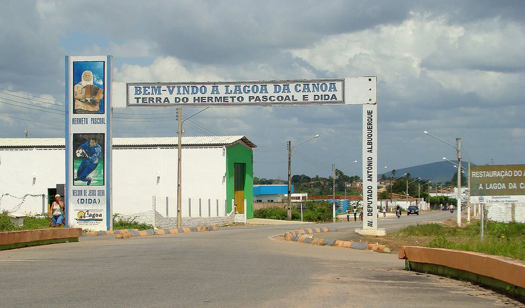 Além da abertura de inquérito civil para apurar denúncias de contratações de odontólogos que recebem salários menores e têm carga horária maior, o Ministério Público estadual de Alagoas também investiga irregularidades na contratação de guardas municipais em Lagoa da Canoa; outra denúncia dá conta de que vários assistentes sociais aprovados em concurso público não foram nomeados pelo município e continuam sendo substituídos por outros profissionais sob o regime de contratação (Foto: Voney Malta) Além da abertura de inquérito civil para apurar denúncias de contratações de odontólogos que recebem salários menores e têm carga horária maior, o Ministério Público estadual de Alagoas também investiga irregularidades na contratação de guardas municipais em Lagoa da Canoa; outra denúncia dá conta de que vários assistentes sociais aprovados em concurso público não foram nomeados pelo município e continuam sendo substituídos por outros profissionais sob o regime de contratação