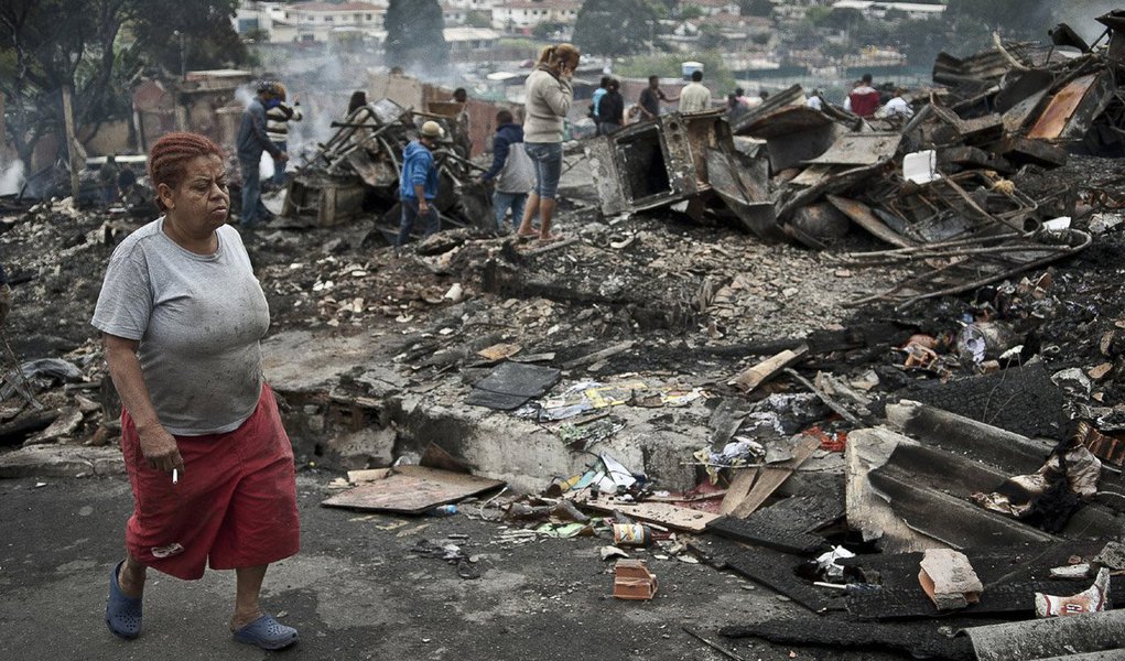 Estado mais rico liderou, com 834 mil pessoas, o aumento do número de miseráveis em 2013; em segundo lugar está o Maranhão e, em terceiro, o Pará; três estados nordestinos, Bahia, Piauí e Rio Grande do Norte, estão entre os que menos contribuíram para a estagnação da miséria em 2013, segundo estudo encomendado pela Folha; na Bahia, o número de miseráveis diminuiu; além dela, só no Distrito Federal teve também decréscimo (Foto: Realle Palazzo-Martini) www.brasil247.com - Estado mais rico liderou, com 834 mil pessoas, o aumento do número de miseráveis em 2013; em segundo lugar está o Maranhão e, em terceiro, o Pará; três estados nordestinos, Bahia, Piauí e Rio Grande do Norte, estão entre os que menos contribuíram para a estagnação da miséria em 2013, segundo estudo encomendado pela Folha; na Bahia, o número de miseráveis diminuiu; além dela, só no Distrito Federal teve também decréscimo