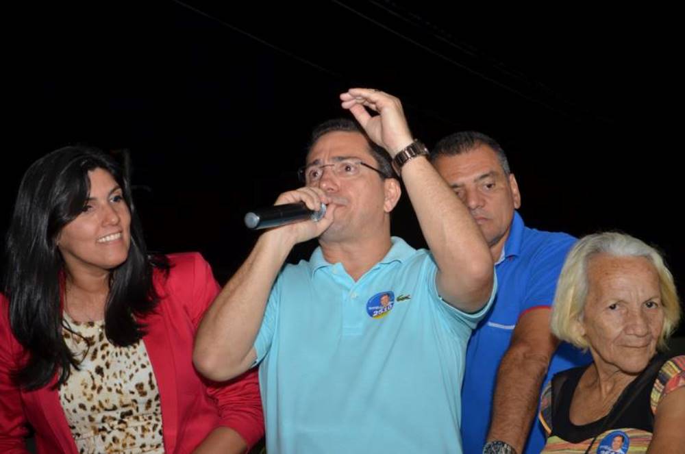 Deputado federal Mendonça Prado recorreu à Executiva Nacional do DEM para ter assegurado o direito de ser incluído no programa eleitoral de rádio e TV da coligação da qual o seu partido faz parte; segundo apurou o Sergipe 247, a direção do DEM não gostou de saber que o parlamentar está sendo excluído do horário eleitoral e chegou a avaliar a possibilidade de uma intervenção no Diretório Estadual; a saída da legenda da coligação também foi cogitada pela Direção Nacional, mas o próprio Mendonça avaliou que a medida prejudicaria ainda mais a sua candidatura (Foto: Valter Lima) Deputado federal Mendonça Prado recorreu à Executiva Nacional do DEM para ter assegurado o direito de ser incluído no programa eleitoral de rádio e TV da coligação da qual o seu partido faz parte; segundo apurou o Sergipe 247, a direção do DEM não gostou de saber que o parlamentar está sendo excluído do horário eleitoral e chegou a avaliar a possibilidade de uma intervenção no Diretório Estadual; a saída da legenda da coligação também foi cogitada pela Direção Nacional, mas o próprio Mendonça avaliou que a medida prejudicaria ainda mais a sua candidatura