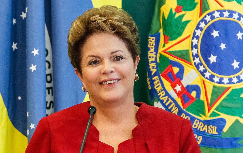 Presidente Dilma Rousseff vai sancionar nesta segunda-feira (9), em cerimônia, às 15h, no Palácio do Planalto, a Lei do Feminicídio; anúncio foi feito na noite deste domingo, dia 8, quando é comemorado o Dia Internacional da Mulher; "Quero anunciar um novo passo no fortalecimento da justiça, em favor de nós, mulheres brasileiras. Vou sancionar, amanhã, a Lei do Feminicídio, que transforma em crime hediondo o assassinato de mulheres decorrente de violência doméstica ou de discriminação de gênero" (Foto: Romulo Faro) Presidente Dilma Rousseff vai sancionar nesta segunda-feira (9), em cerimônia, às 15h, no Palácio do Planalto, a Lei do Feminicídio; anúncio foi feito na noite deste domingo, dia 8, quando é comemorado o Dia Internacional da Mulher; "Quero anunciar um novo passo no fortalecimento da justiça, em favor de nós, mulheres brasileiras. Vou sancionar, amanhã, a Lei do Feminicídio, que transforma em crime hediondo o assassinato de mulheres decorrente de violência doméstica ou de discriminação de gênero"
