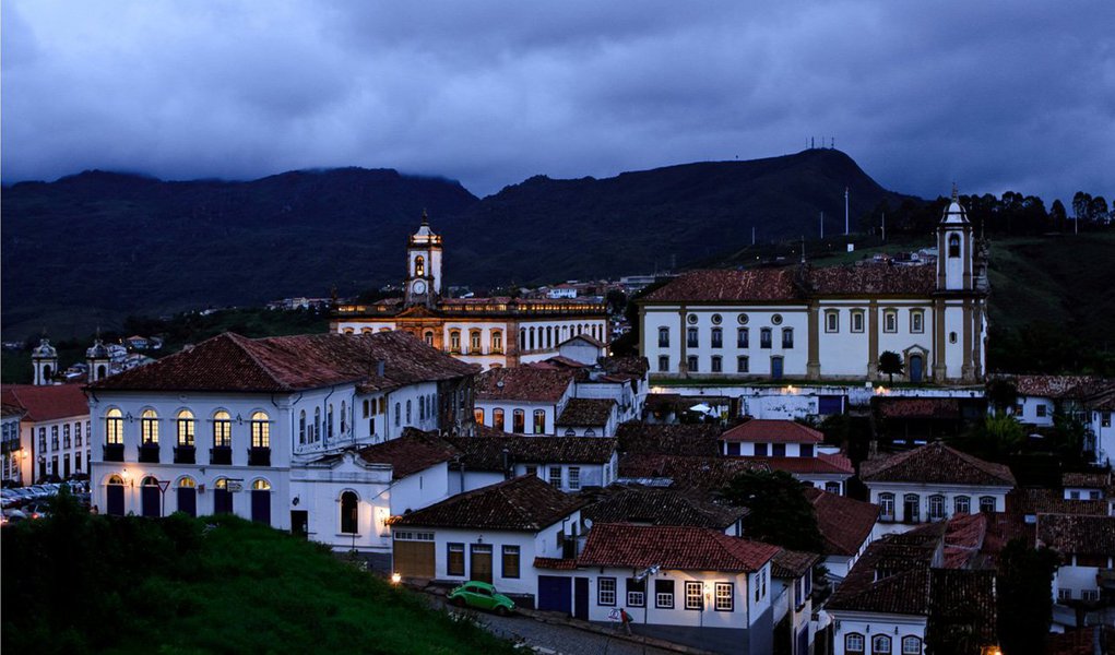 No Campo das Vertentes, Barbacena registrava 12 graus na noite de ontem (7), ao passo que em Juiz de Fora, na Zona da Mata mineira, os termômetros mostravam temperaturas que variavam entre os 15 e os 17 graus, bem menos do que na semana passada; No Sul de Minas, a mínima em Pouso Alegre hoje é de 12 graus, temperatura que tende a se manter nos próximos cinco dias. Em Lavras e Caxambu foram registrados 13 graus nesta manhã. Na cidade de Maria da Fé, conhecida por ser o município mais frio do estado, o frio chegou a nove graus (Foto: Luis Mauro Queiroz) No Campo das Vertentes, Barbacena registrava 12 graus na noite de ontem (7), ao passo que em Juiz de Fora, na Zona da Mata mineira, os termômetros mostravam temperaturas que variavam entre os 15 e os 17 graus, bem menos do que na semana passada; No Sul de Minas, a mínima em Pouso Alegre hoje é de 12 graus, temperatura que tende a se manter nos próximos cinco dias. Em Lavras e Caxambu foram registrados 13 graus nesta manhã. Na cidade de Maria da Fé, conhecida por ser o município mais frio do estado, o frio chegou a nove graus